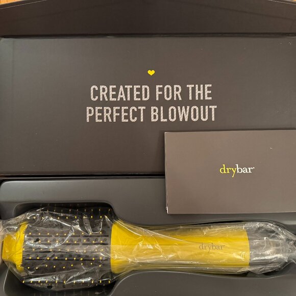 The Double Shot Oval Blow-Dryer Brush Lovingly used Tons of life left $155 retai main image 7
